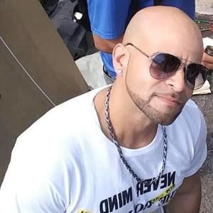 Meet your Posher, Luis